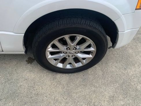 Used 2015 Ford Expedition Limited w/ Equipment Group 301A RWD image 4