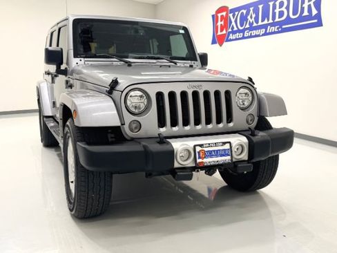 Used 2014 Jeep Wrangler Unlimited Sahara w/ Max Tow Package AWD/4WD image 3