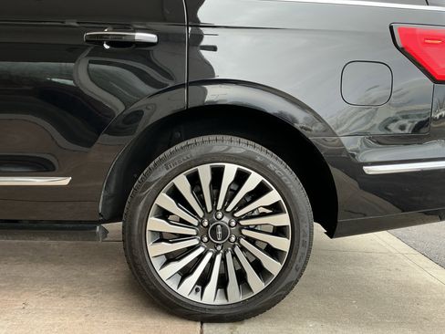 Used 2021 Lincoln Navigator Reserve w/ Luxury Package image 23