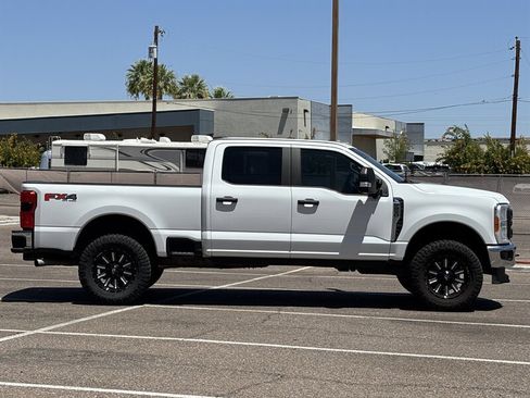 Used 2023 Ford F250 4x4 Crew Cab Super Duty image 3
