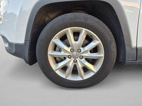 Used 2016 Jeep Cherokee Limited AWD/4WD image 16