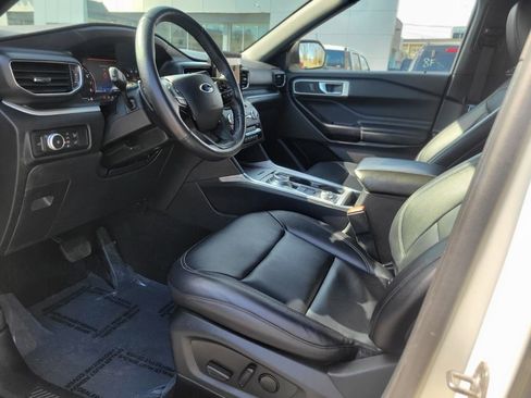 Used 2020 Ford Explorer XLT w/ Equipment Group 202A image 17