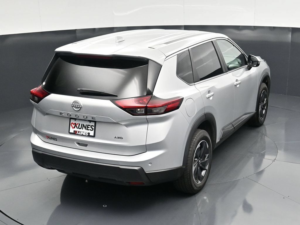 Used 2025 Nissan Rogue SV AWD/4WD image 42