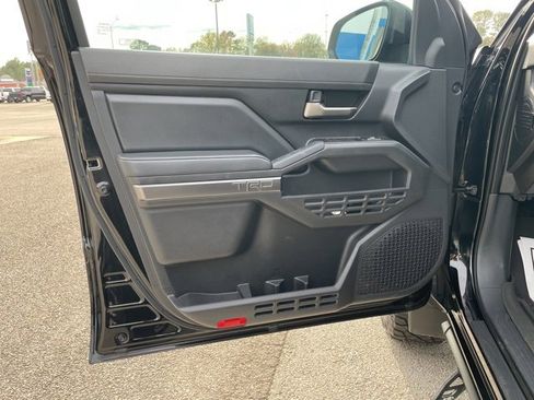 Used 2024 Toyota Tacoma TRD Off-Road image 12