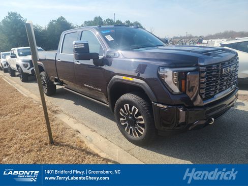Used 2024 GMC Sierra 2500 Denali Ultimate image 1