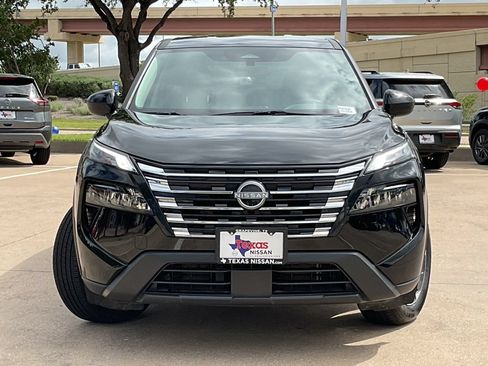 Used 2025 Nissan Rogue SV FWD image 2