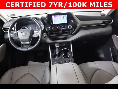 Used 2023 Toyota Highlander XLE image 16