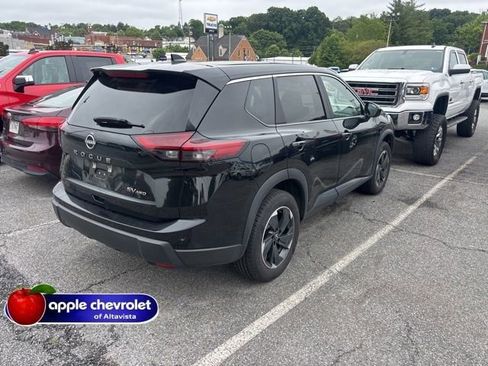 Used 2024 Nissan Rogue SV AWD/4WD image 2