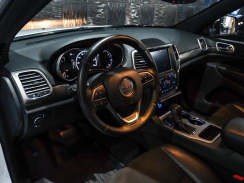 Used 2018 Jeep Grand Cherokee Altitude AWD/4WD image 3