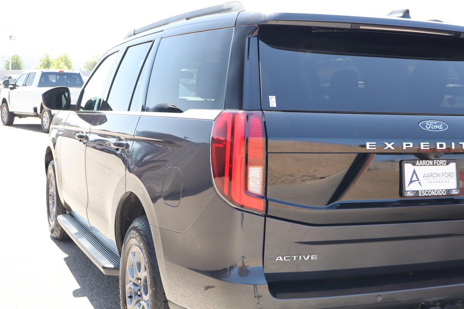 Used 2025 Ford Expedition Active RWD image 16