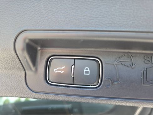 Used 2022 Ford Explorer XLT RWD image 58