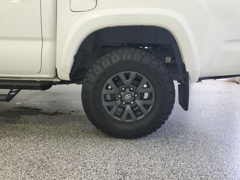 Used 2023 Toyota Tacoma SR5 RWD image 9