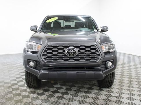 Certified 2022 Toyota Tacoma TRD Off-Road AWD/4WD image 9