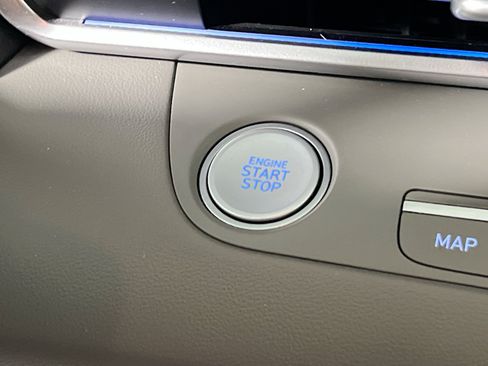 Used 2024 Hyundai Elantra SEL FWD image 23