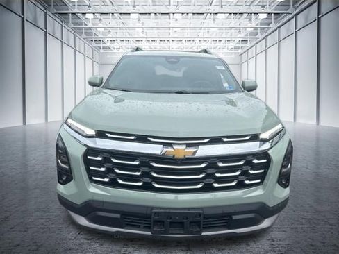 Used 2025 Chevrolet Equinox LT w/ Convenience Package II FWD image 2