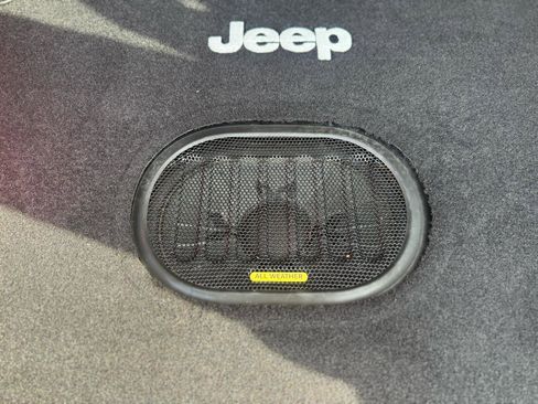 Used 2017 Jeep Wrangler Unlimited Rubicon image 21