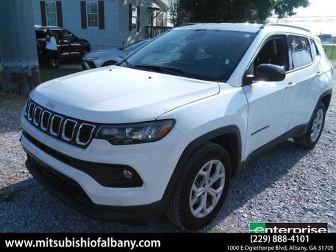 Used 2024 Jeep Compass Latitude AWD/4WD image 1