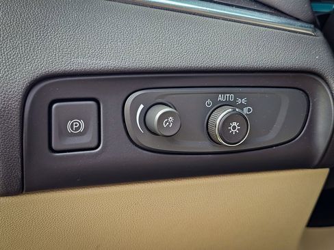 Used 2019 Buick Enclave Essence w/ LPO, Cargo Package AWD/4WD image 14