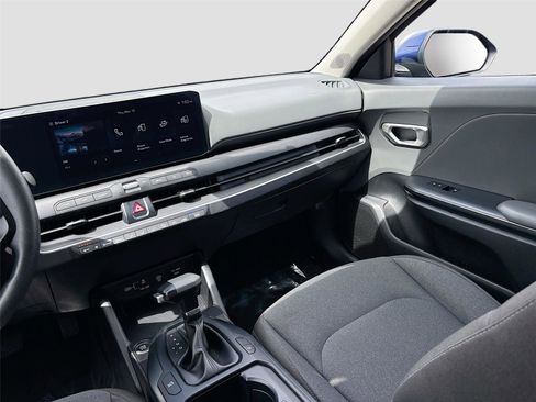 Used 2025 Kia K4 LXS image 21