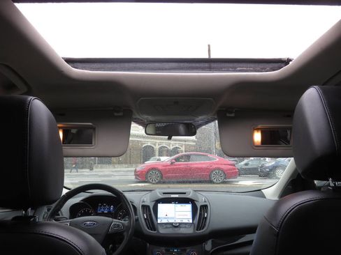 Used 2017 Ford Escape SE w/ Equipment Group 201A FWD image 14