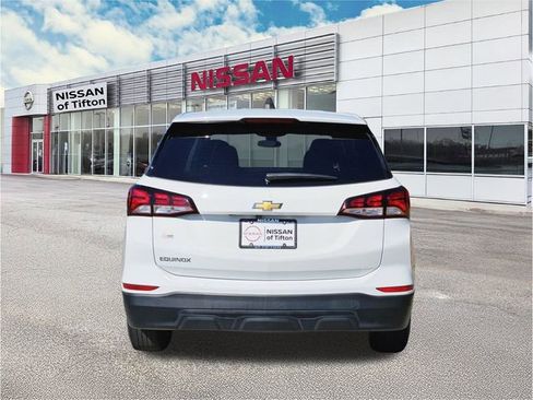 Used 2022 Chevrolet Equinox LS w/ LS Convenience Package image 5