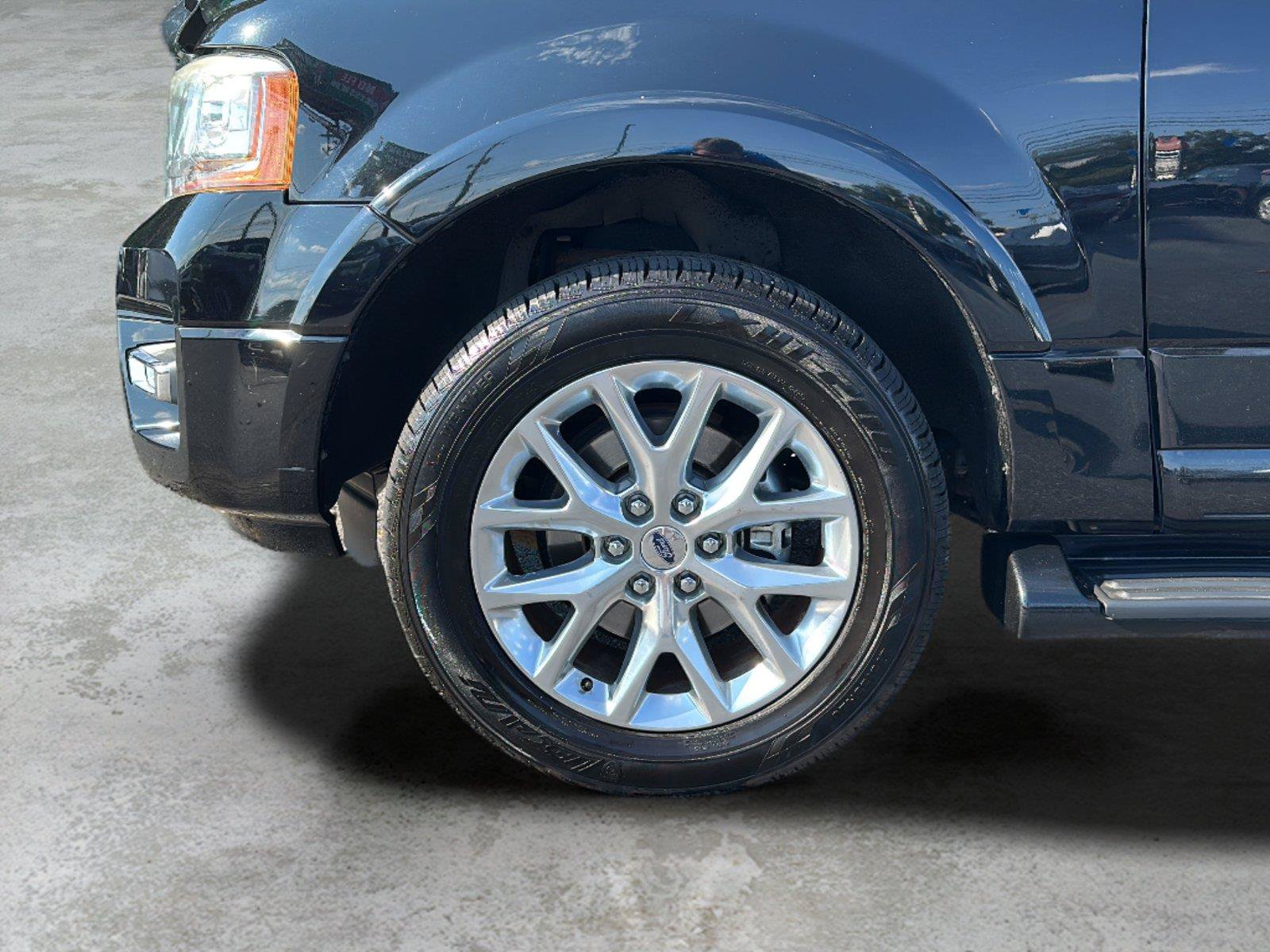 Used 2017 Ford Expedition Limited AWD/4WD image 29