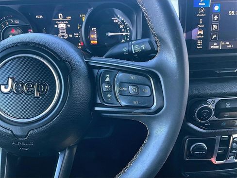 Used 2024 Jeep Wrangler Unlimited image 16