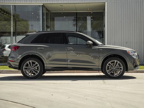 Certified 2025 Audi Q3 2.0T Premium w/ Convenience Package image 4