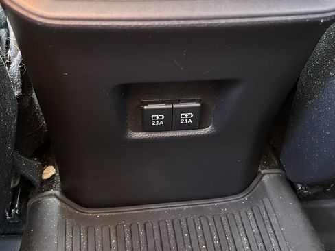 Used 2021 Toyota RAV4 XLE AWD/4WD image 9