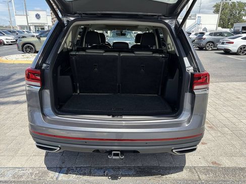 Used 2023 Volkswagen Atlas SE w/ Panoramic Sunroof Package FWD image 11