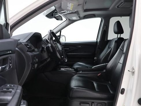 Used 2018 Honda Pilot Touring image 18