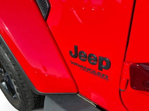 Used 2021 Jeep Wrangler Unlimited Sahara image 12