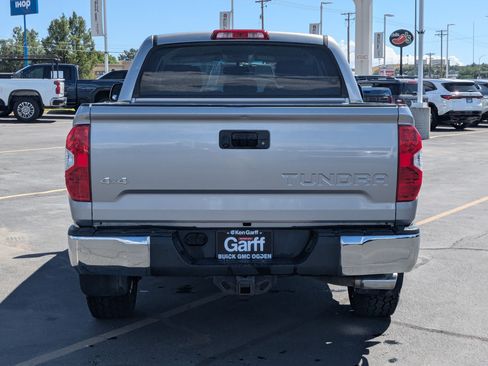 Used 2015 Toyota Tundra SR5 w/ SR5 Upgrade Package AWD/4WD image 4