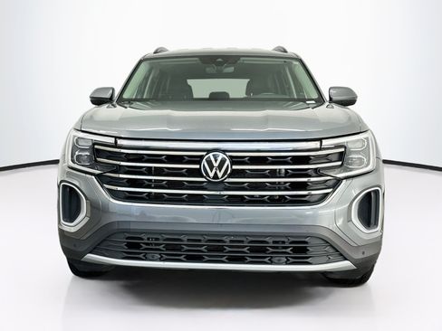Used 2025 Volkswagen Atlas SE AWD/4WD image 2