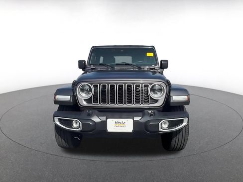 Used 2025 Jeep Wrangler Unlimited Sahara AWD/4WD image 3