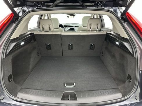 Used 2023 Cadillac XT4 Luxury w/ Cold Weather Package image 25