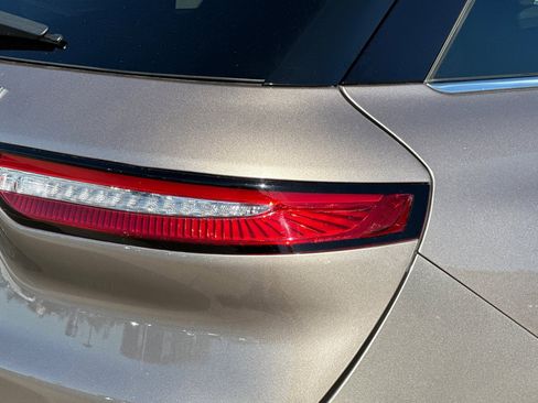 Used 2021 Lincoln Corsair Reserve w/ Rear Removable Package Tray image 27