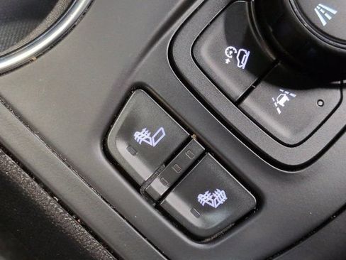 Used 2024 GMC Terrain SLE w/ Driver Convenience Package FWD image 20