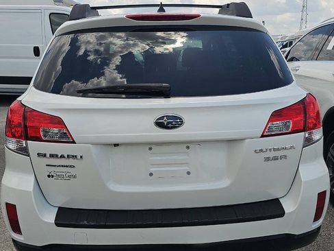 Used 2014 Subaru Outback 3.6R Limited AWD/4WD image 6