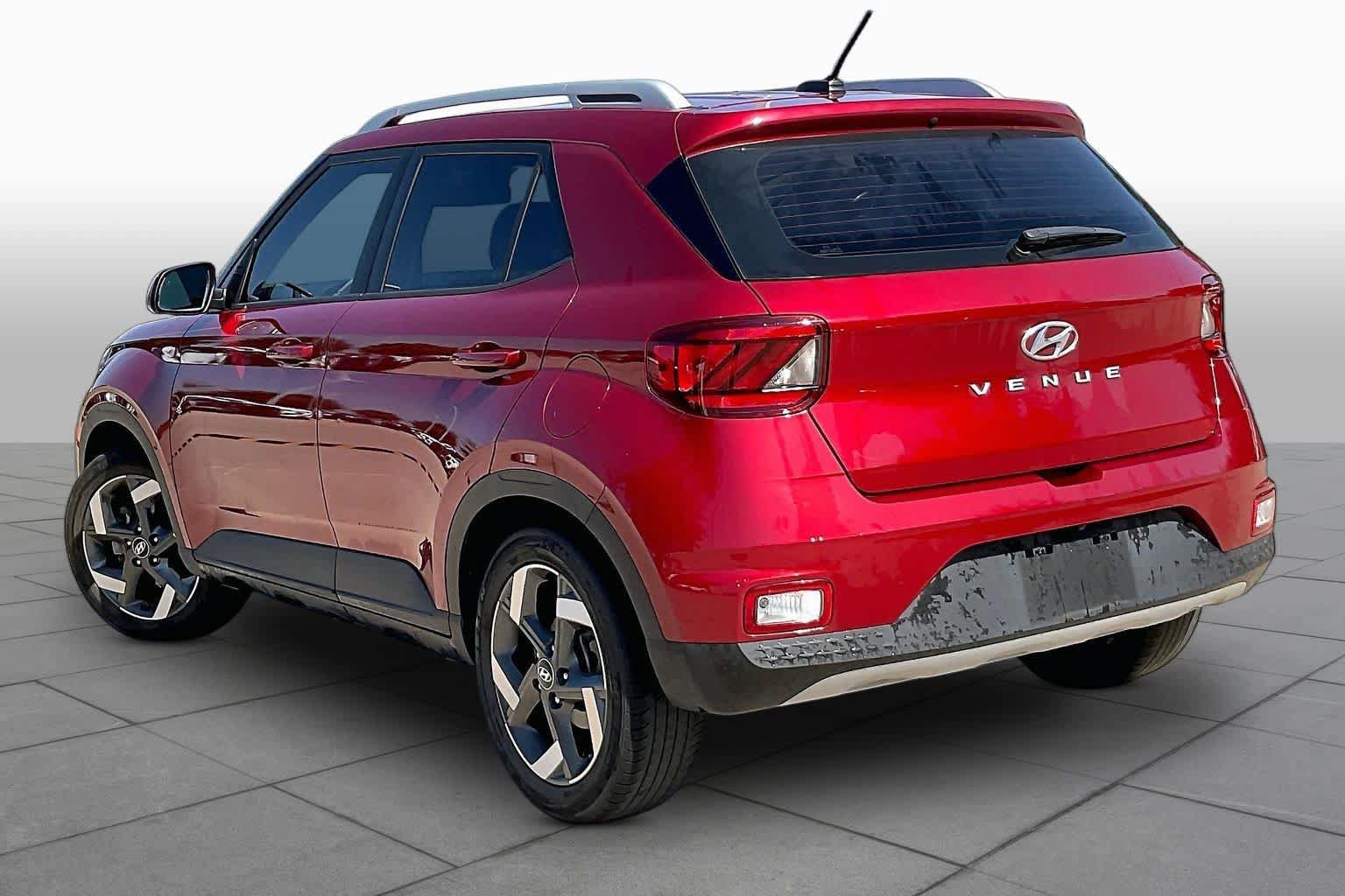 Used 2023 Hyundai Venue SEL w/ Cargo Package FWD image 11