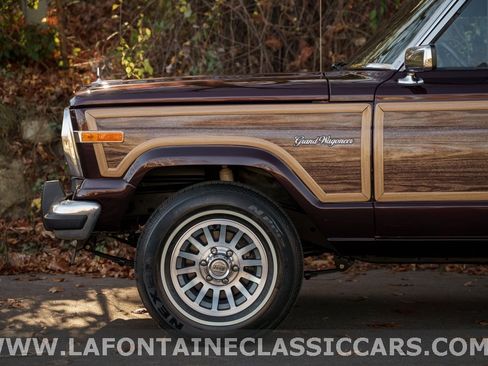 Used 1991 Jeep Grand Wagoneer Base image 40