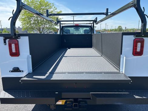 New 2025 Ford F550 4x4 Regular Cab Super Duty image 31