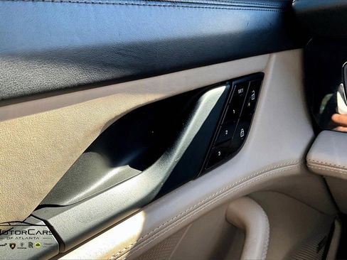 Used 2021 Porsche Taycan 4S image 29