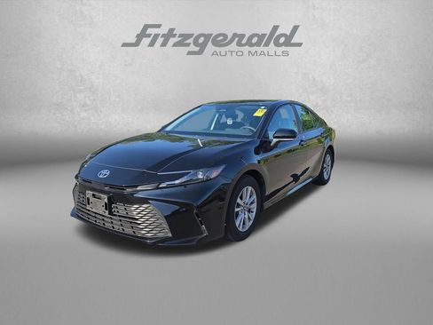 Used 2026 Toyota Camry LE FWD image 3