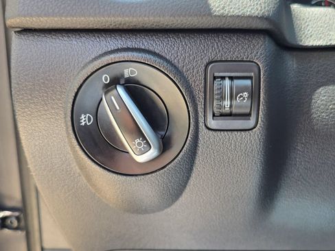 Used 2014 Volkswagen Tiguan SEL FWD image 39
