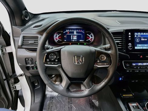 Used 2025 Honda Passport Black Edition image 11