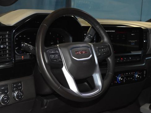 Used 2025 GMC Sierra 1500 SLT image 2
