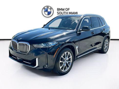 Certified 2025 BMW X5 xDrive50e AWD/4WD image 3