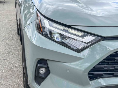 Used 2022 Toyota RAV4 XLE Premium AWD/4WD image 4