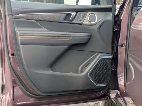 New 2026 Buick Enclave Avenir w/ Super Cruise Package image 13